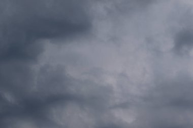 Yağmurlu bir günde bulut oluşumları