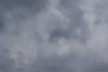 Yağmurlu bir günde bulut oluşumları