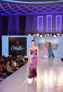 TIMISOARA, ROMANIA - 14 Mayıs 2019: Timisoara Moda Haftası 'nda Model Yürüyüşü