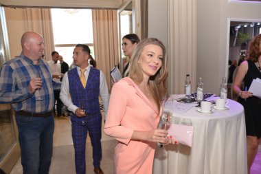 TIMISOARA, ROMANIA - 14 Mayıs 2019: konuklar Timisoara Moda Haftası 'na geliyor 