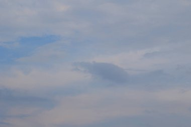 Yağmurlu bir günde bulut oluşumları