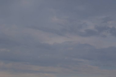 Yağmurlu bir günde bulut oluşumları