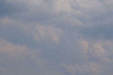 Yağmurlu bir günde bulut oluşumları