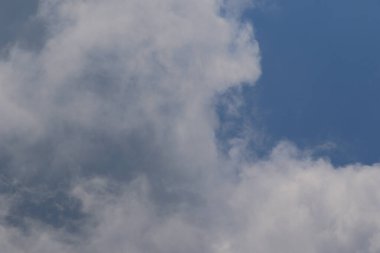 Yağmurlu bir günde bulut oluşumları