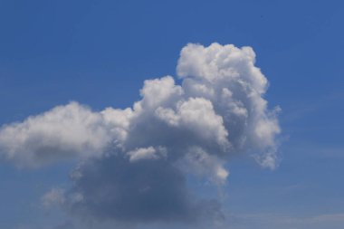 Yağmurlu bir günde bulut oluşumları