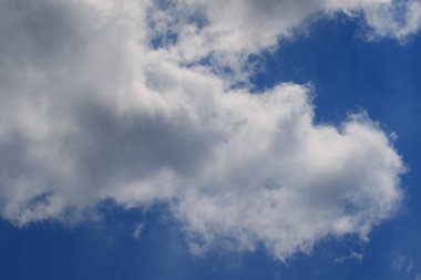 Yağmurlu bir günde bulut oluşumları