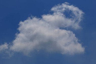 Yağmurlu bir günde bulut oluşumları