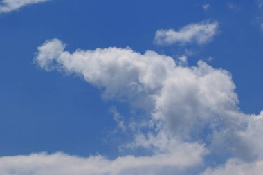 Yağmurlu bir günde bulut oluşumları