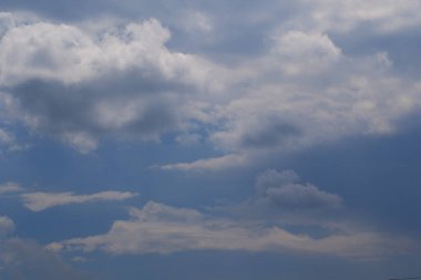 Yağmurlu bir günde bulut oluşumları