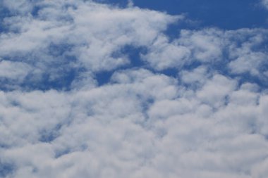 Yağmurlu bir günde bulut oluşumları