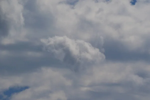 雨の日に雲が形成され — ストック写真