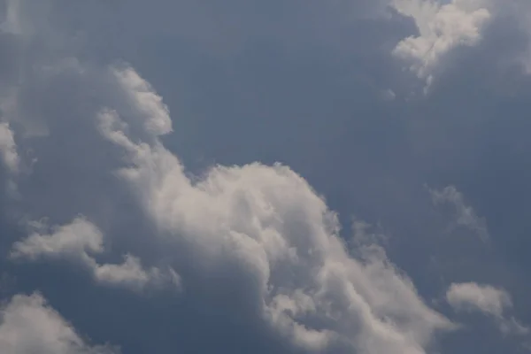 雨の日に雲が形成され — ストック写真