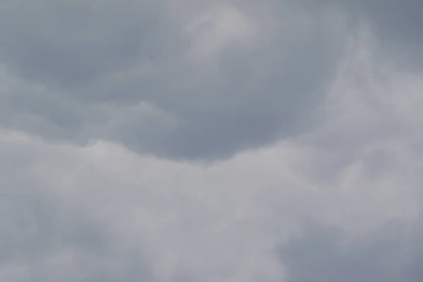 雨の日に雲が形成され — ストック写真