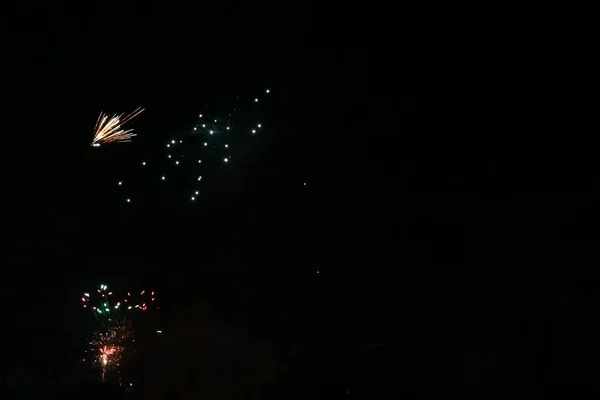 Feuerwerk Auf Schwarzem Himmel — Stockfoto