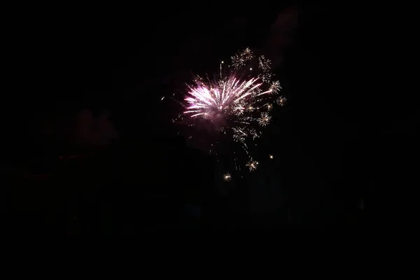Feuerwerk Auf Schwarzem Himmel — Stockfoto