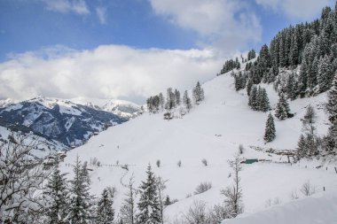 Avusturya Alplerinde kış manzarası