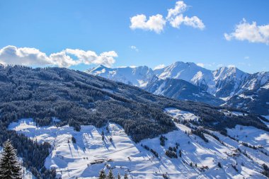 Avusturya Alplerinde kış manzarası
