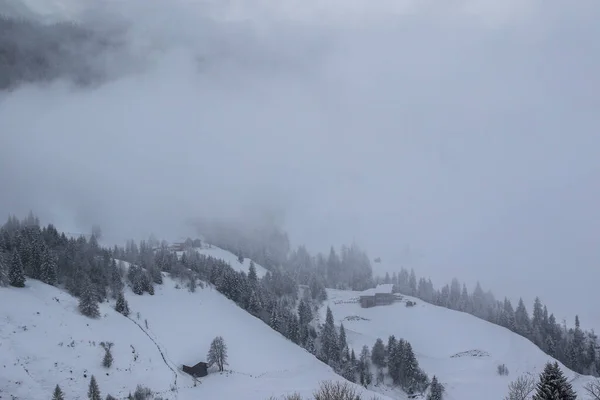 Mglisty Zimowy Krajobraz Grossarl Austria — Zdjęcie stockowe