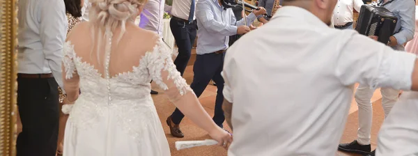 Pessoas Estão Dançando Festa Casamento — Fotografia de Stock