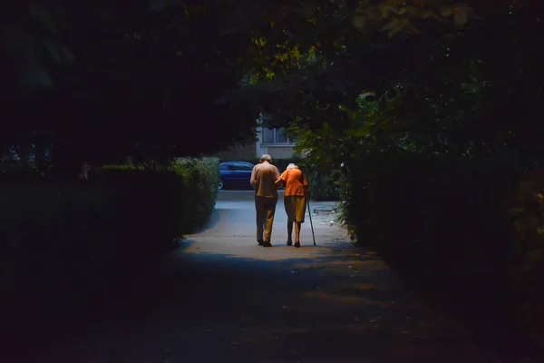 Senior Couple Walking Street View — Stock Photo, Image