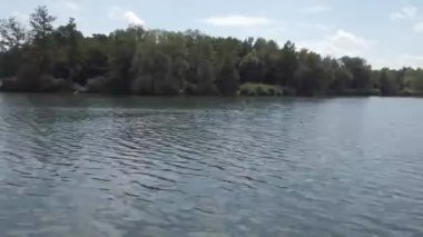 Almanya, Regensburg yakınlarındaki Tuna Nehri manzarası