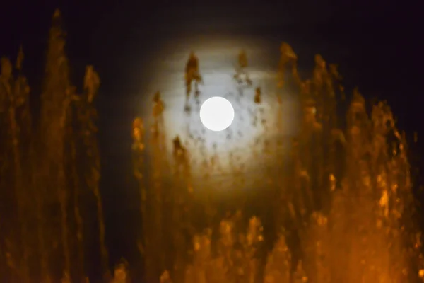 Luna Visto Fuente Agua Dura — Foto de Stock