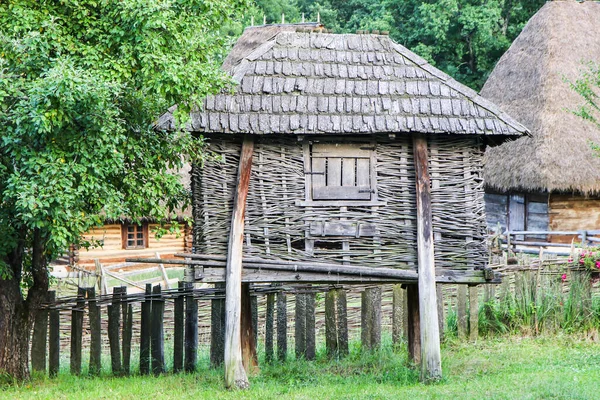 Starý Tradiční Rumunský Dřevěný Dům — Stock fotografie