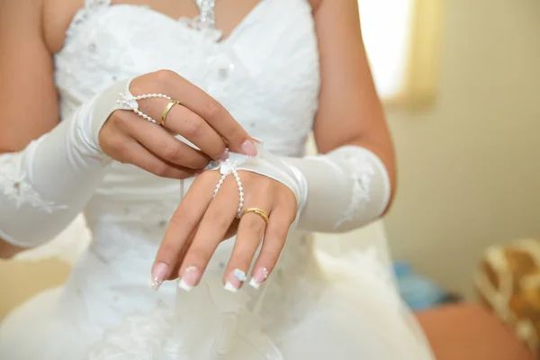 Details Zur Hochzeitsvorbereitung Details Einer Braut Einem Weißen Kleid — Stockfoto