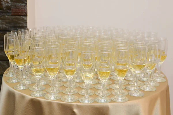 Champagne Bril Geregeld Voor Bruiloft Receptie — Stockfoto