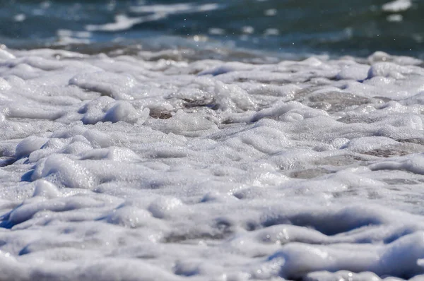 海浪和泡沫 水花飞溅 — 图库照片