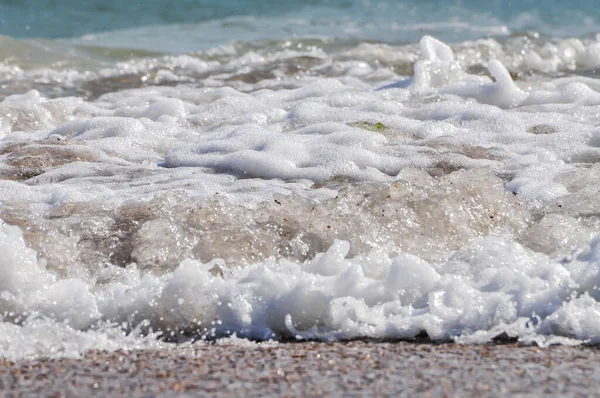 海浪和泡沫 水花飞溅 — 图库照片