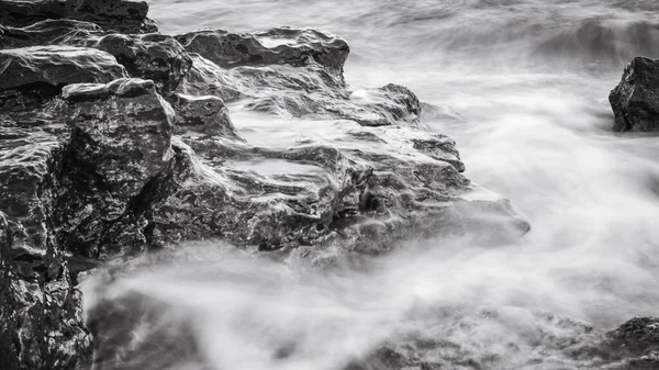 Monochrome Meereslandschaft Schwarzes Und Weißes Meer Langzeitbelichtung — Stockfoto