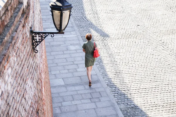 Gente Está Caminando Calle Día Soleado — Foto de Stock