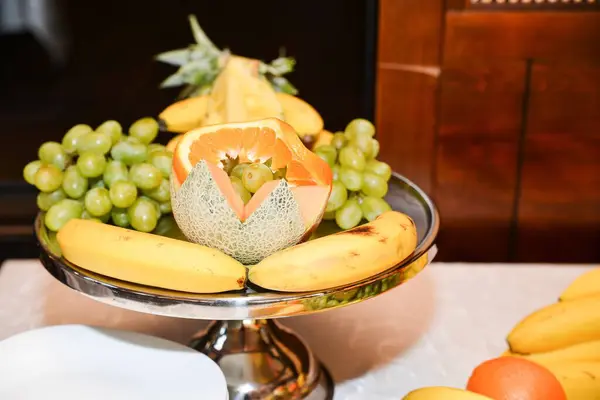 Fruktarrangemang Bordet För Bröllopsmottagning — Stockfoto