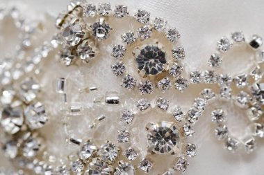 gelin beyaz gelinlik ayrıntıları