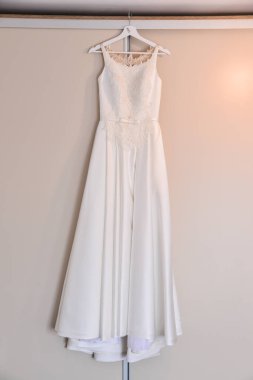 gelin beyaz gelinliği