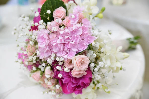 Esküvői Virágcsokor Elrendezése — Stock Fotó