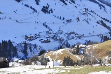 Avusturya Alplerinde kış manzarası