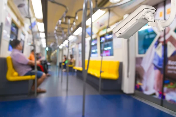 De veiligheidscamera in de skytrain. — Stockfoto