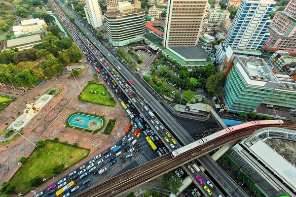 Bina Modern iş bölgesi Bangkok manzara. X şeklindeki