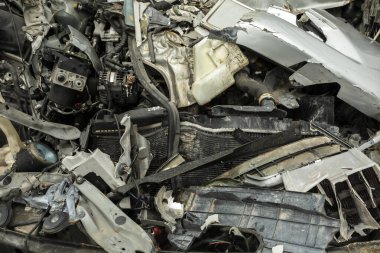 Araba Motoru Hava Filtresi, Cilalanmış Filtre ve Valf Kapağı Kazayla Hasarlı.