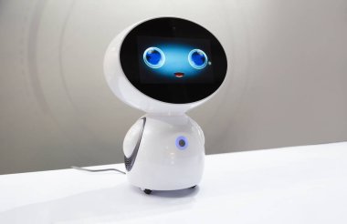 Robotik Trendleri teknoloji sektörü konsepti. Navigasyon yönü için özerk kişisel yardımcı robot.