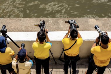 Etkinlik için fotoğrafçıların üst görünümü. 