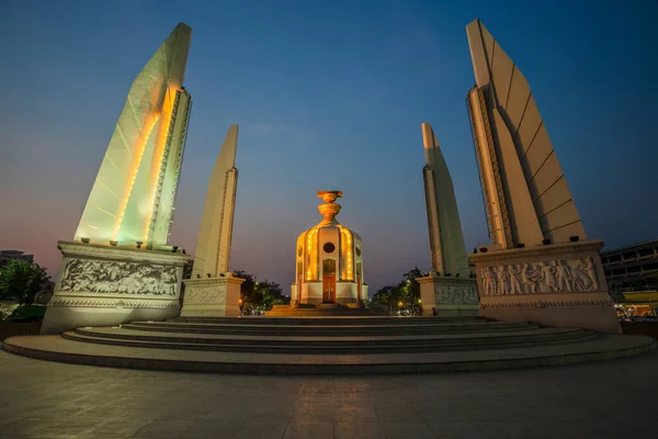Monumento Democracia Monumento Histórico Constituição Bangkok Tailândia — Fotografia de Stock