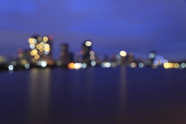 Asiatique riverfront Chao Phra karşı ufuk bokeh ışıkları
