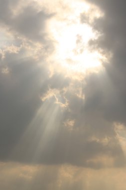 Bulut ile güneş ışığı