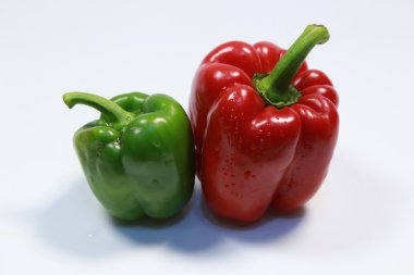 Taze kırmızı ve yeşil tatlı biber
