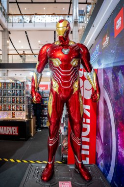 Bangkok, Tayland - 4 Eylül 2025: Demir Adam Mark IV: 6 figürü zarifçe ayakta duruyor. Demir Adam, Hottoy Grubu tarafından üretilen popüler bir oyuncak serisidir..