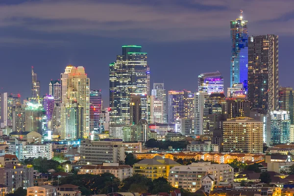 Bangkok business district at night time. — Stock Photo, Image