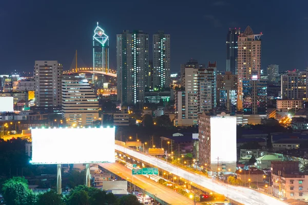 Kentin karayolu billboard — Stok fotoğraf